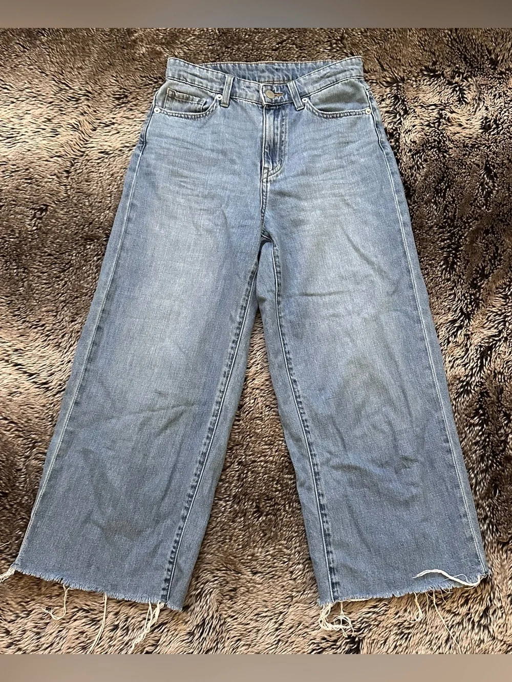 Uniqlo Light Blue Cropped Wide-Leg Raw Hem Ankle Pant Jeans